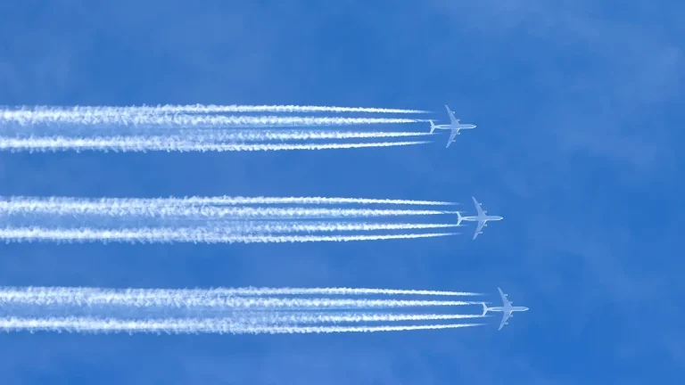 Chemtrails: Gökyüzündeki Gizemli İzler