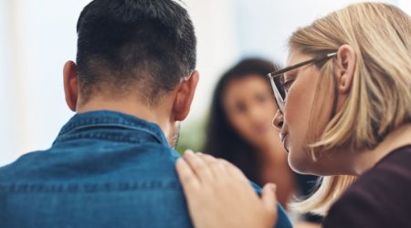 İyi Niyetin Kurbanı Olmamak İçin: Depresyona Giren Kişiye Söylenmemesi Gereken Şeyler