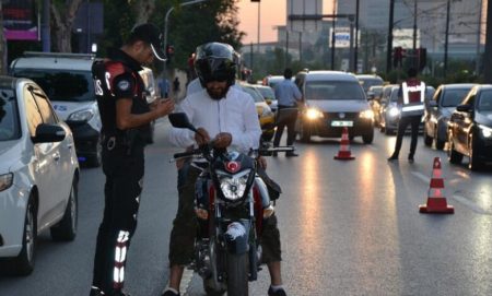 Türkiye’de Polis İstediği Kişiye GBT Kontrolü Yapabilir mi?