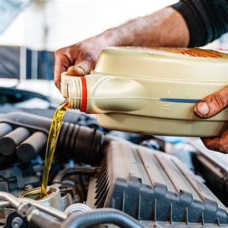 Motor Yağı Değişimi: Motorunuzun Ömrünü Uzatın